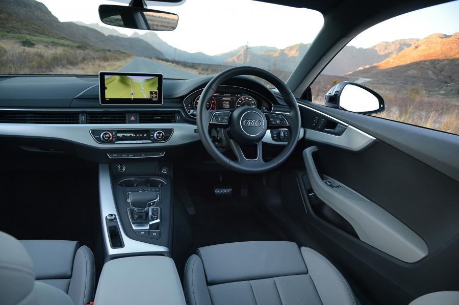 Торпедо Audi A5 Coupe 2.0 TFSI S-Line 2017 года  (ZA) (фото 24 из 26)